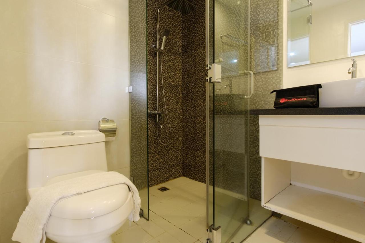 Reddoorz Plus @ Casino Street Makati Makati City Exterior photo